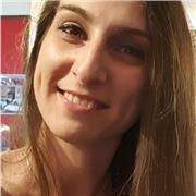 Studentessa universitaria offre lezioni private di chimica e scienze